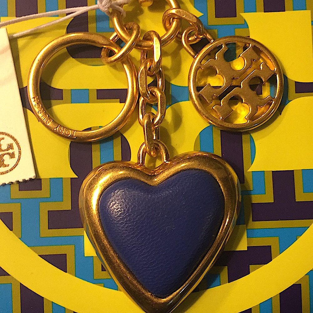 TORY BURCH - LOGO HEART KEYCHAIN / BAG CHARM (NWT) - Picture 2 of 13